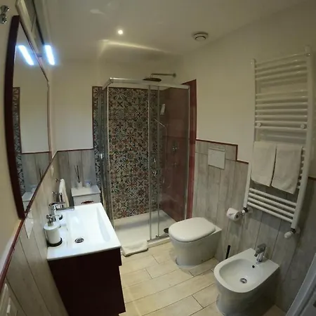 Five Roses Bed and breakfast 4*