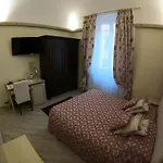 Bed & Breakfast Five Roses