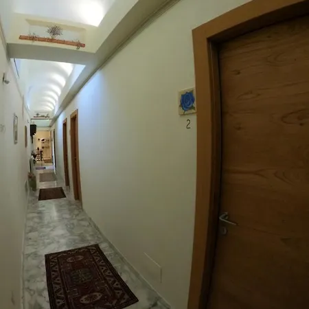 Five Roses 4* بيزا