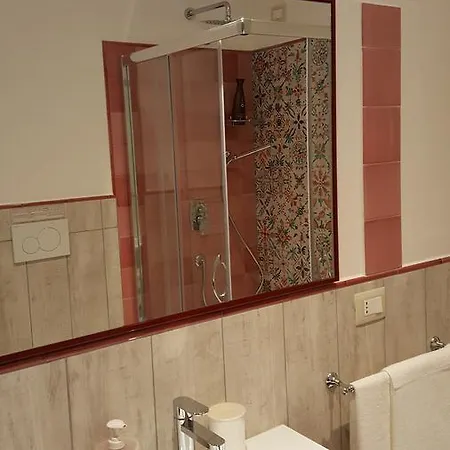 فندق مبيت وإفطار Five Roses 4*