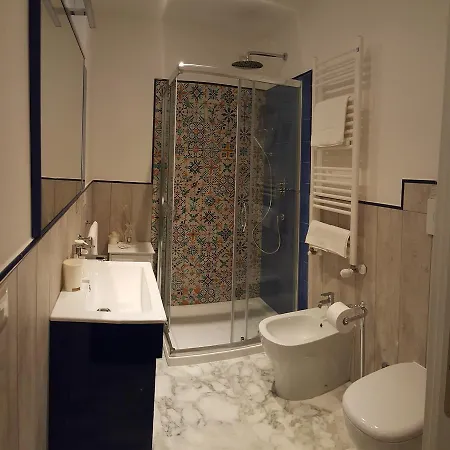 Bed & Breakfast Five Roses