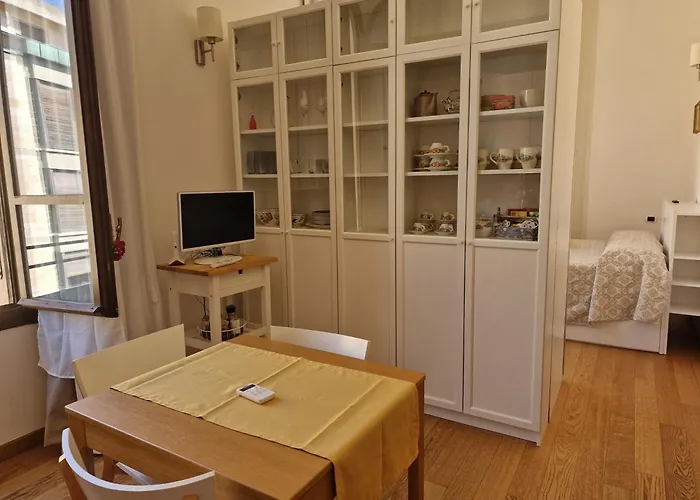Five Roses Bed & Breakfast Pisa