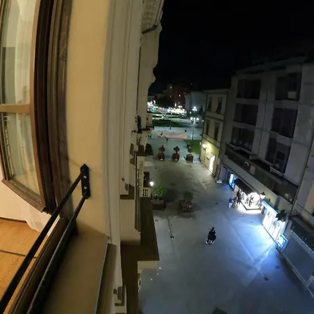 Nocleg ze śniadaniem Five Roses 4*